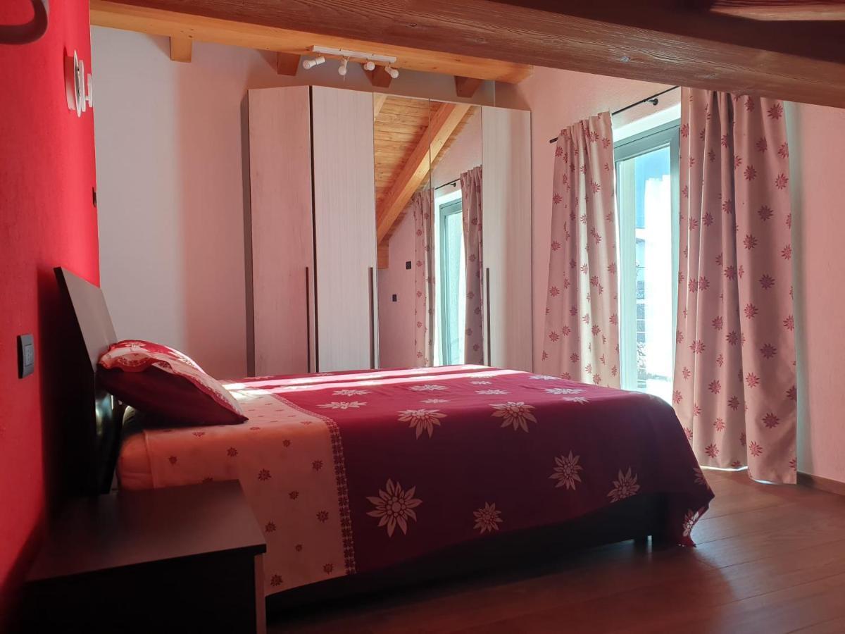 Casa Vacanza Lo Nano Fenis Eksteriør bilde
