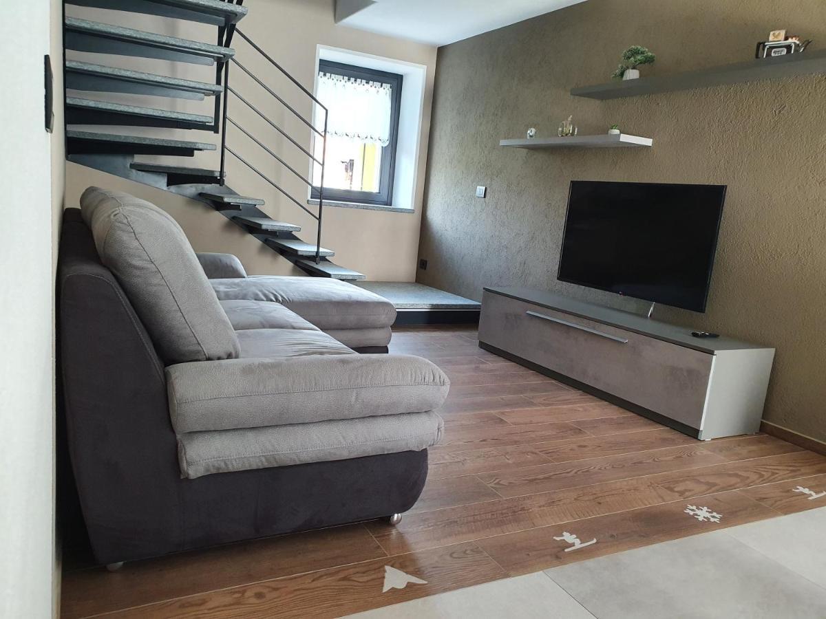 Casa Vacanza Lo Nano Fenis Eksteriør bilde